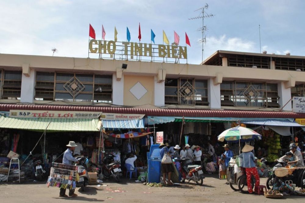 L’animation commerciale au marché de Tinh bien